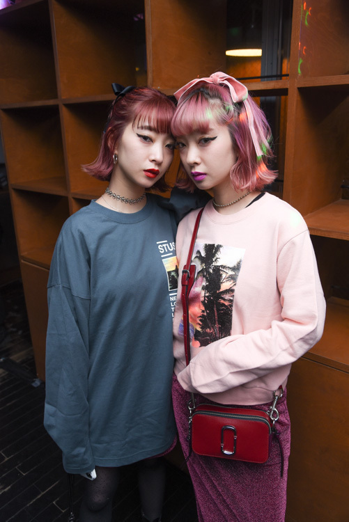 アミアヤさん - ステューシーウィメン(STÜSSY WOMEN)、ドクターマーチン(Dr. Martens)｜原宿ストリートスナップ - 写真2