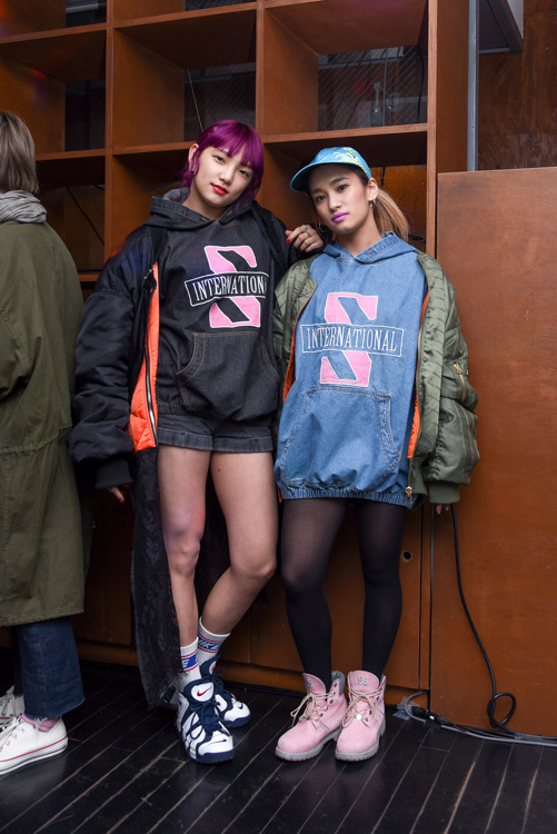 須田 アンナ / ユリノさん - ステューシーウィメン(STÜSSY WOMEN)、ナイキ(NIKE)｜原宿ストリートスナップ - 写真2