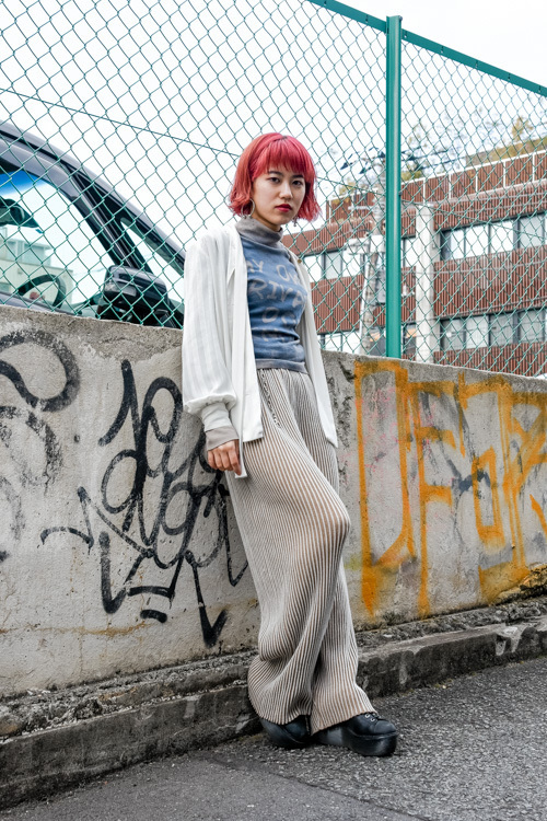 井上 璃音さん - 古着(ユーズド)(USED)、エコーズ・ラッタ(ECKHAUS LATTA)｜渋谷ストリートスナップ - 写真1