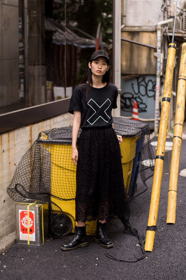 長田 侑子さん - トリコ ・コム デ ギャルソン(trict COMME des GARÇONS)、ドクターマーチン(Dr. Martens)｜原宿ストリートスナップ - 写真6