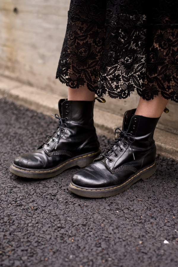 長田 侑子さん - トリコ ・コム デ ギャルソン(trict COMME des GARÇONS)、ドクターマーチン(Dr. Martens)｜原宿ストリートスナップ - 写真5