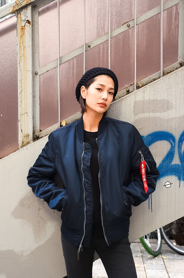 大塚 まゆかさん - アルファ インダストリーズ(ALPHA INDUSTRIES)、エヴリス(EVRIS)｜青山・表参道ストリートスナップ - 写真5