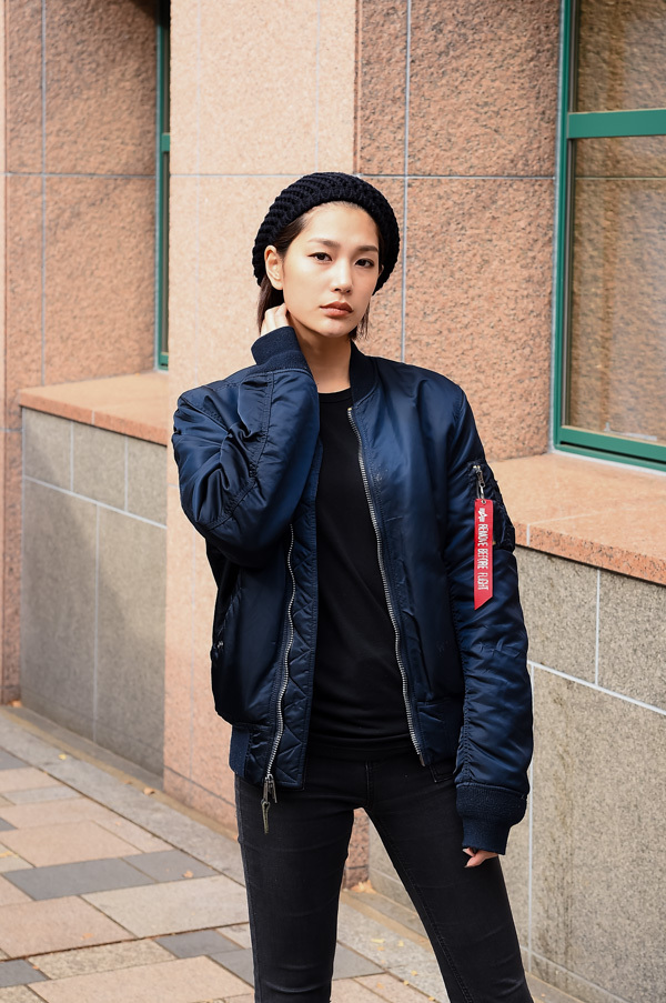 大塚 まゆかさん - アルファ インダストリーズ(ALPHA INDUSTRIES)、エヴリス(EVRIS)｜青山・表参道ストリートスナップ - 写真2