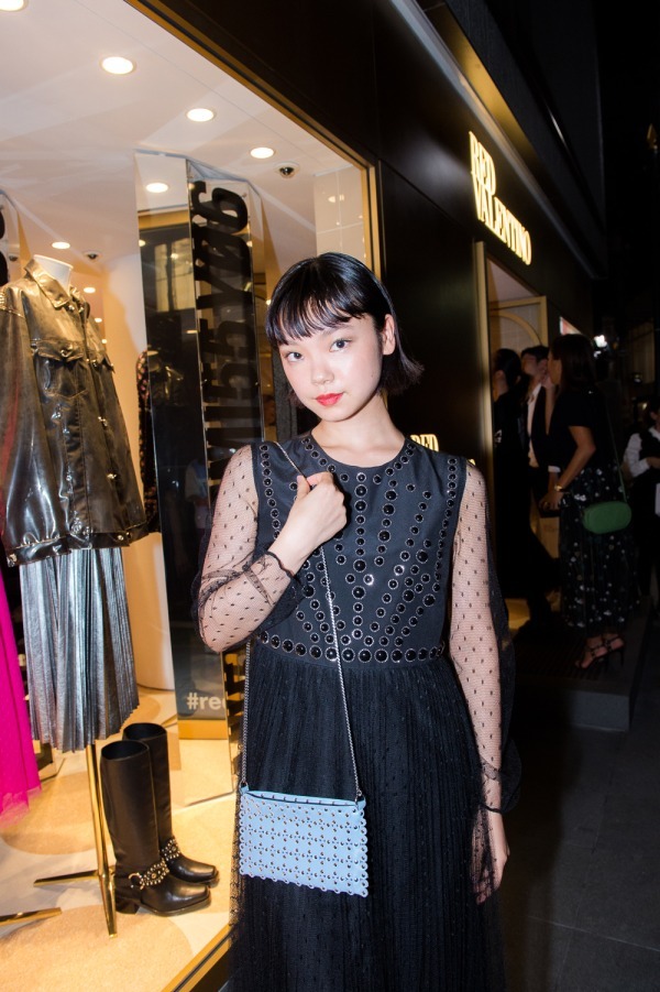 古川 琴音 さん - レッド ヴァレンティノ(REDValentino)｜青山・表参道ストリートスナップ - 写真3