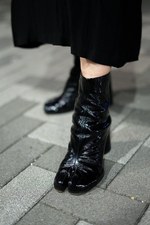 レベッカ ユーさん - ヨウジヤマモト(Yohji Yamamoto)、メゾン マルジェラ(Maison Margiela)｜渋谷ストリートスナップ4