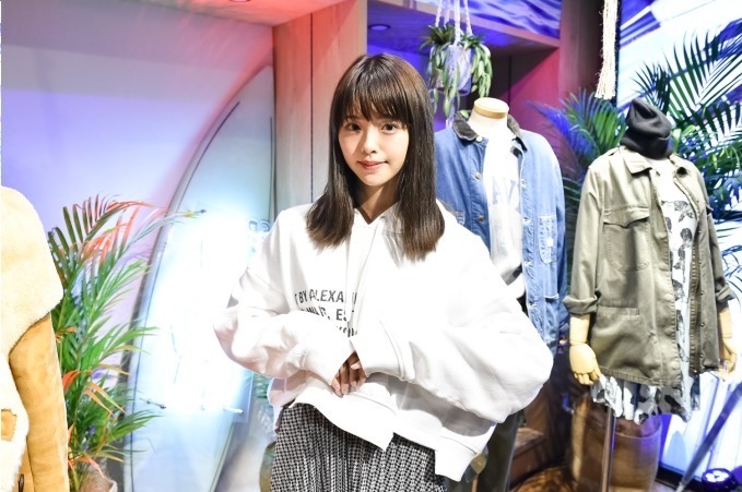 鈴木 優華さん - アレキサンダー ワン(alexanderwang)、アグ(UGG)｜銀座ストリートスナップ - 写真3