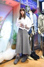 鈴木 優華さん - アレキサンダー ワン(alexanderwang)、アグ(UGG)｜銀座ストリートスナップ1