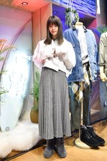 鈴木 優華さん - アレキサンダー ワン(alexanderwang)、アグ(UGG)｜銀座ストリートスナップ4