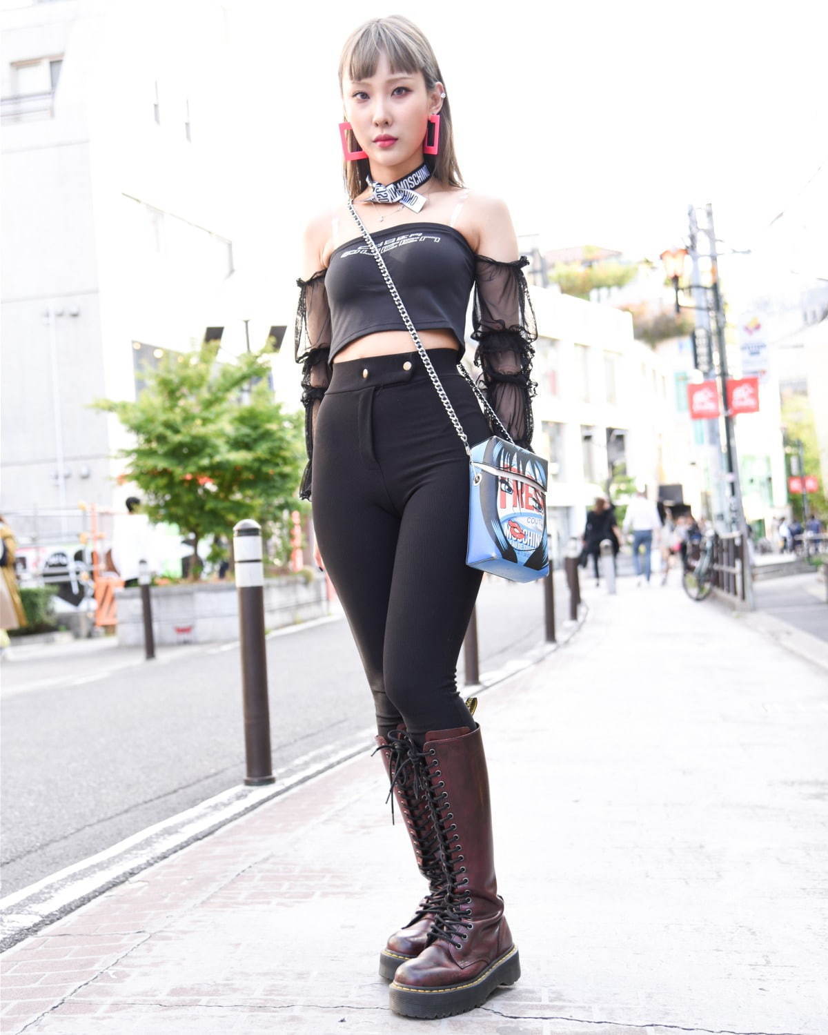 スルギさん - ドクターマーチン(Dr. Martens)、モスキーノ(MOSCHINO)｜渋谷ストリートスナップ - 写真2