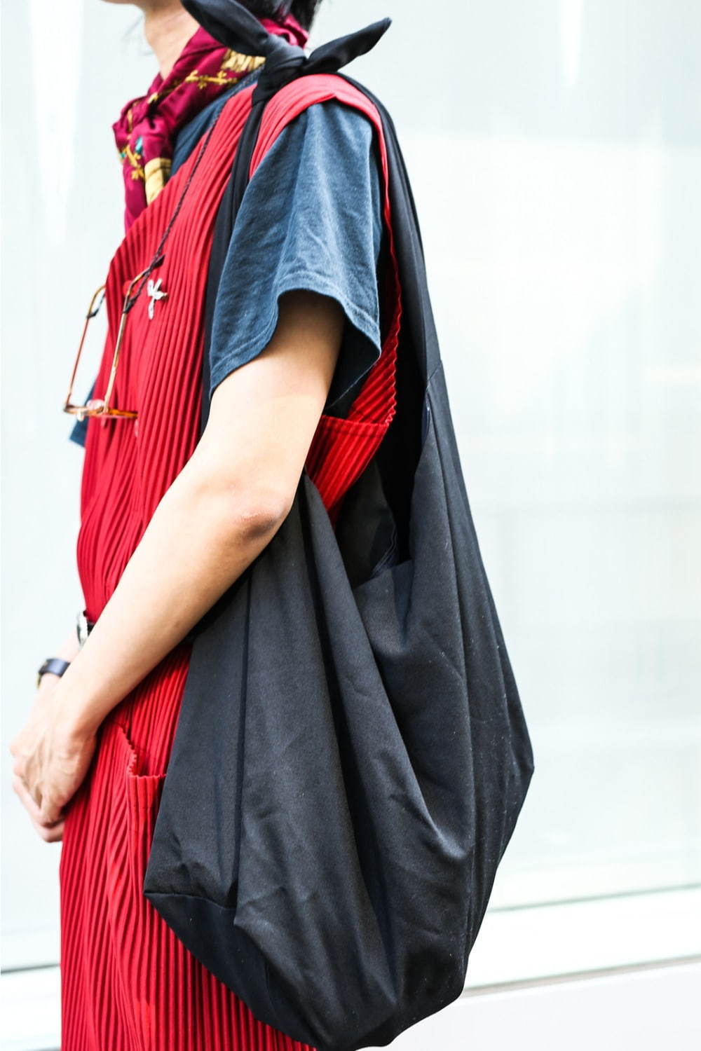 山口 善哉さん - プリーツ プリーズ イッセイ ミヤケ(PLEATS PLEASE ISSEY MIYAKE)、古着(ユーズド)(USED)｜渋谷ストリートスナップ - 写真4