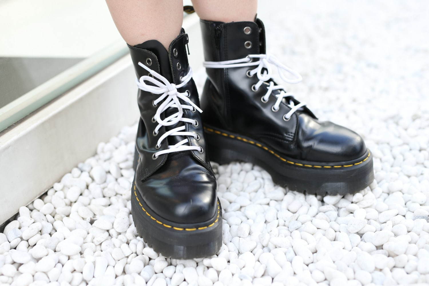 小林 未優さん - ユニクロ(UNIQLO)、ドクターマーチン(Dr. Martens)｜渋谷ストリートスナップ - 写真6