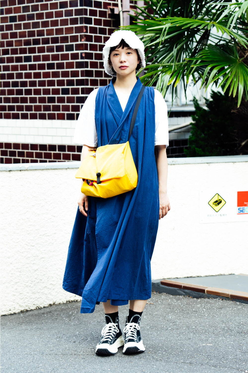 吉田 花奈子さん - コム デ ギャルソン・シャツ(COMME des GARÇONS SHIRT)、コンバース(CONVERSE)｜原宿ストリートスナップ - 写真1