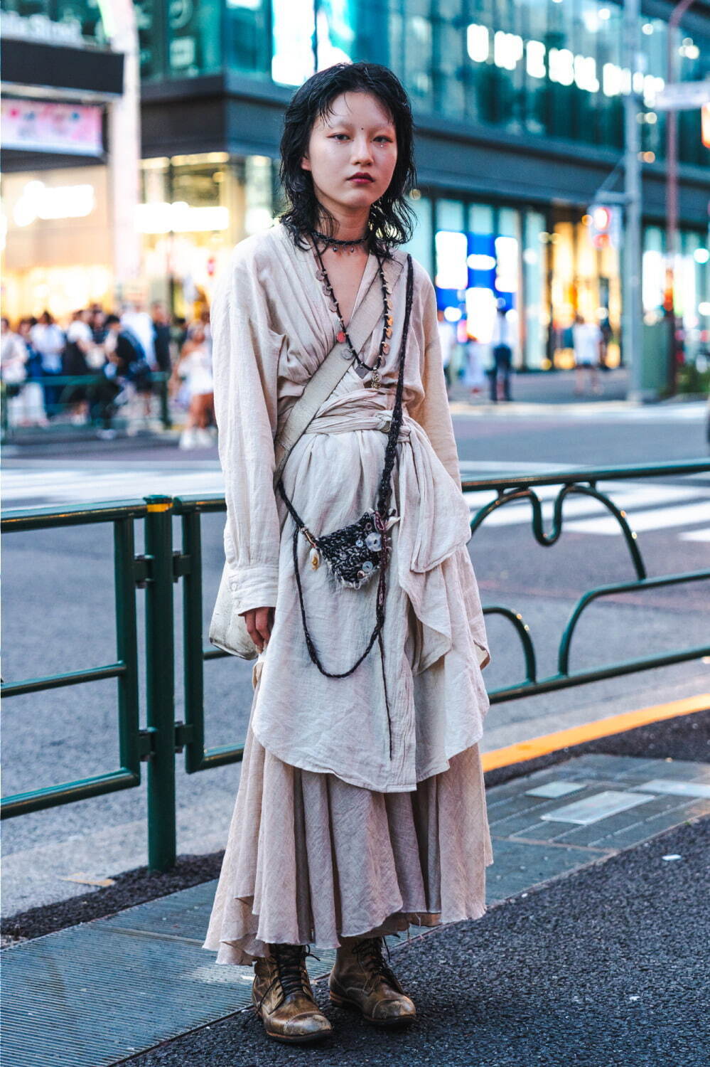 福永 愛莉さん - ミハラ ヤスヒロ(MIHARA YASUHIRO)、カガリユウスケ(Kagari Yusuke)｜原宿ストリートスナップ - 写真1