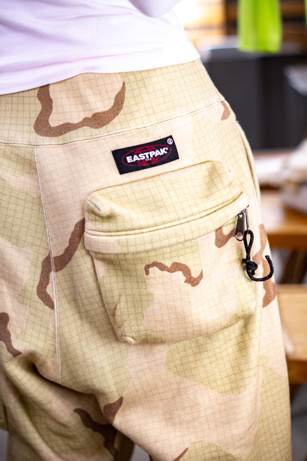 西山 愛ニ一さん - イーストパック(EASTPAK)、ドクターマーチン(Dr. Martens)｜新宿ストリートスナップ - 写真6