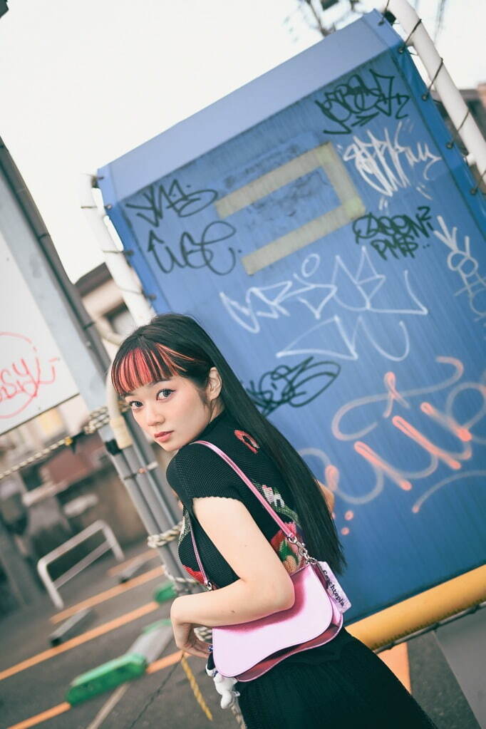 市村 愛さん - トーガ(TOGA)、コーチトピア(Coachtopia)｜原宿ストリートスナップ - 写真3