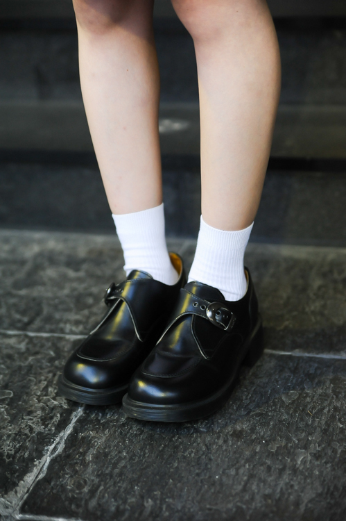 美佳さん - ラコステ(LACOSTE)、ドクターマーチン(Dr. Martens)｜原宿ストリートスナップ - 写真10