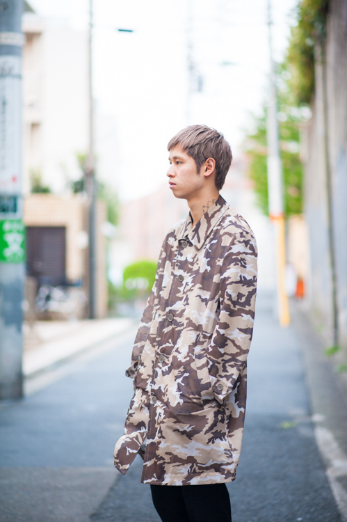 山口 裕二さん - コム デ ギャルソン(COMME des GARÇONS)、ニューバランス(New Balance)｜原宿ストリートスナップ - 写真2